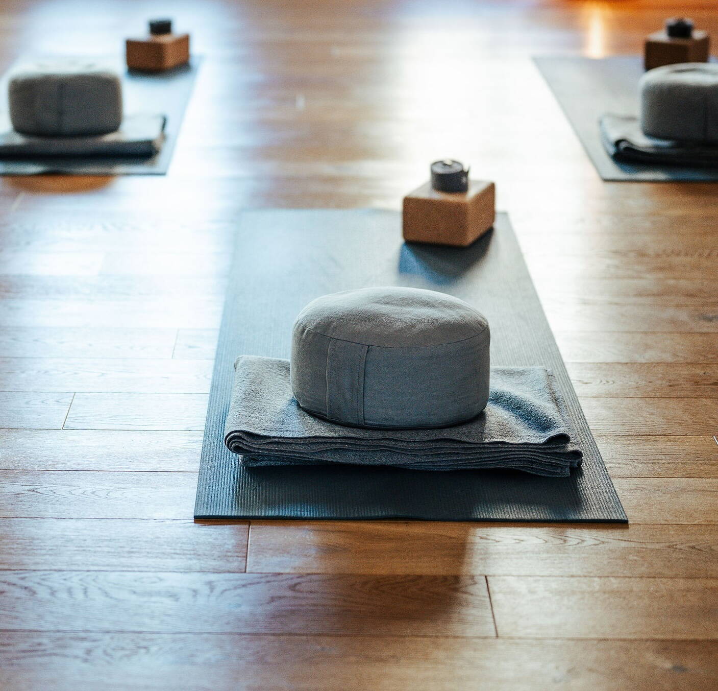 Yogamatten und Hilfsmittel