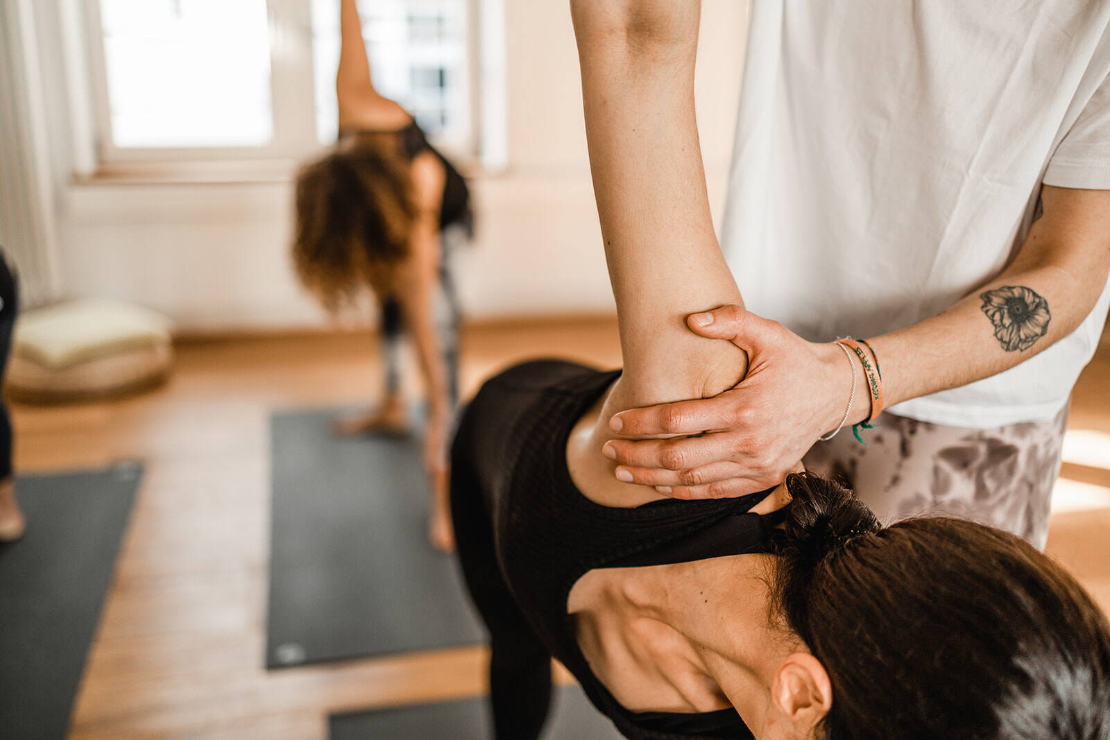 alena-pesavento-photography-yogamoves-141_websize_1.jpg Unser erfahrenes Team begleitet dich auf deinem Yoga Weg