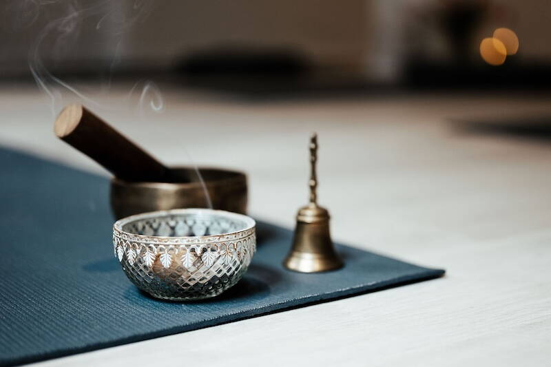 Unser Studio an der Schulgasse 3 kann gemietet werden. Geeignet für jegliche Form von ruhigen Kursen, für Gruppen- sowie Einzelkurse, Gesprächs- oder Körpertherapie, Tai Chi, Shiatsu etc.