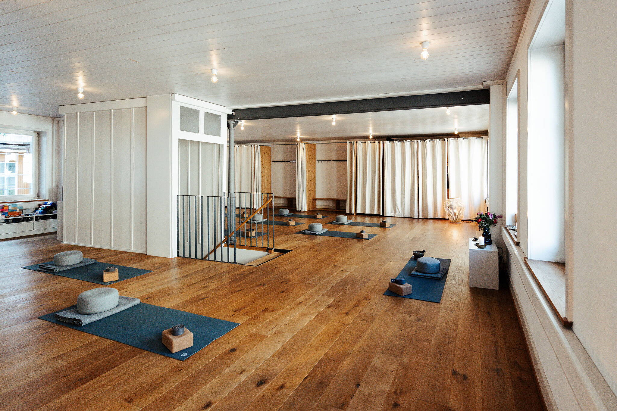 beka_fotografiert_yogamoves_steinberggasse_14.jpg Yoga Matten, Yoga Hilfsmittel & Garderoben
