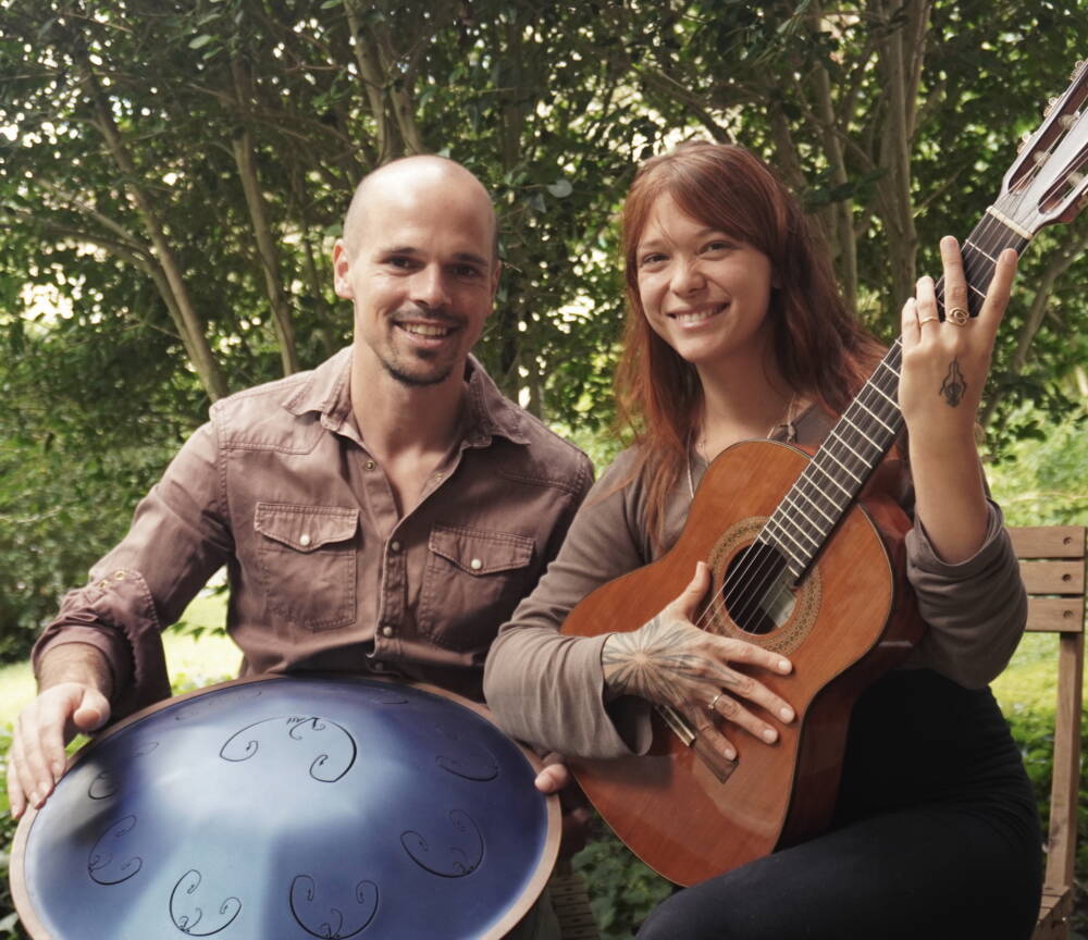Gitarre und Handpan