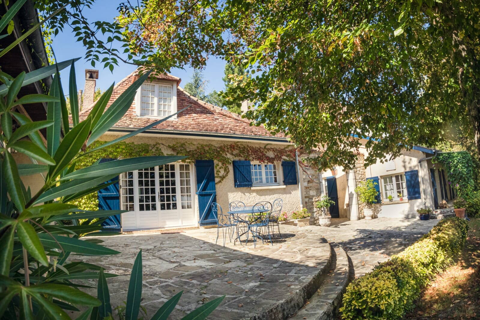 Metta Villa, Frankreich